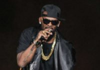 R. Kelly welcomed by fans at club appearance